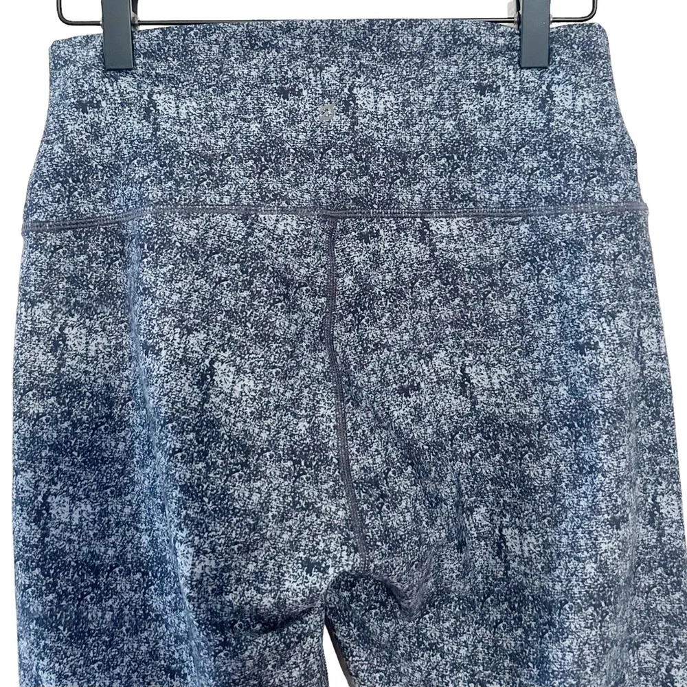 Peloton Cadence Active Workout Capri Leggings Women’s SZ Large in Blue Print - Picture 6 of 7